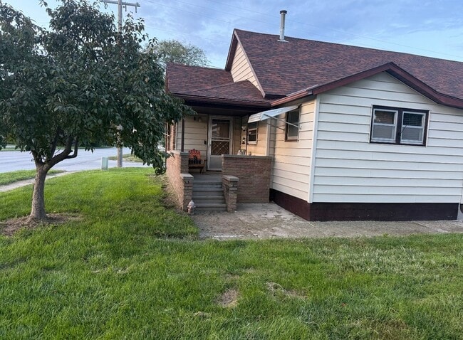 Building Photo - 1102 S Broad St