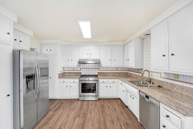 Foto del edificio - 913 Clay Ct