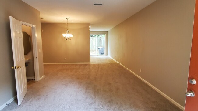 Foto del edificio - 6812 Misty View Dr