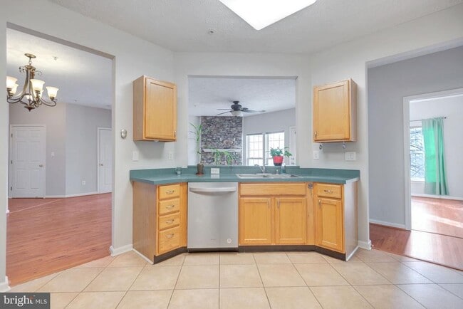 Building Photo - 2400 Chestnut Terrace Ct