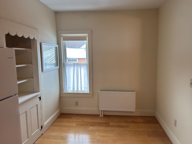 Building Photo - 14 Maple St