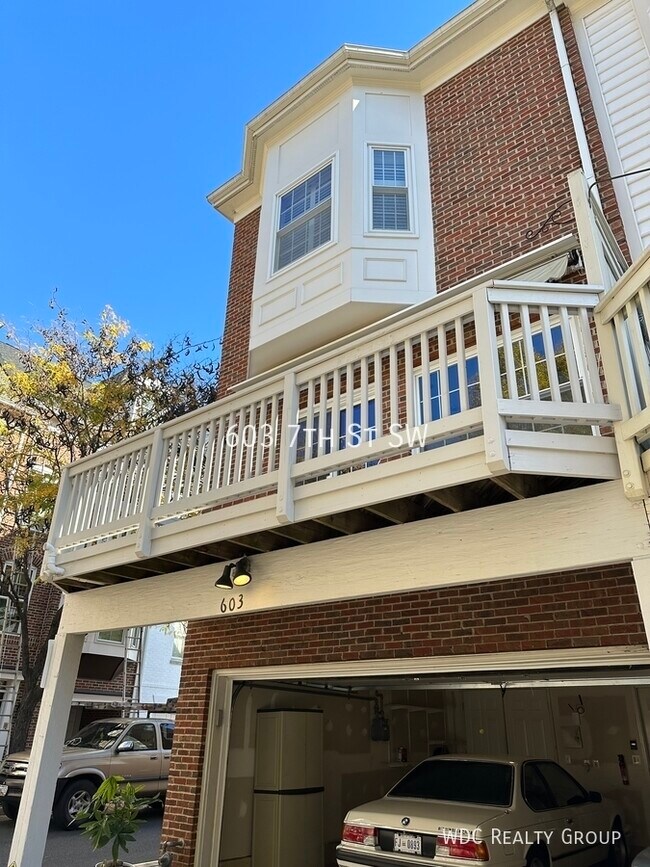 Building Photo - DC WHARF TOWNHOME FOR LEASE!