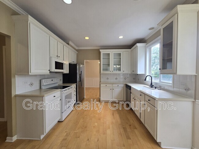 Building Photo - 217 Lexington Ct