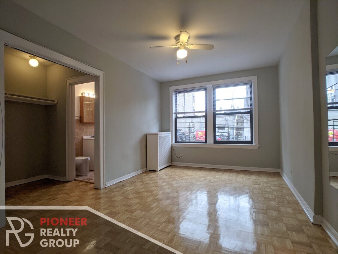 Foto principal - 737 W Belmont Ave
