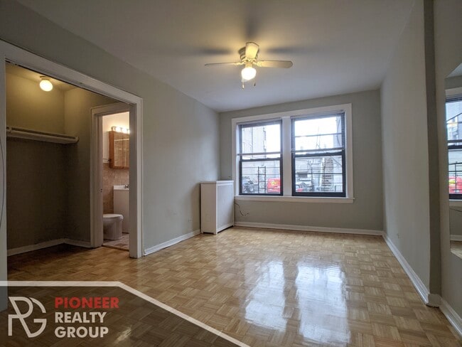 Building Photo - 737 W Belmont Ave