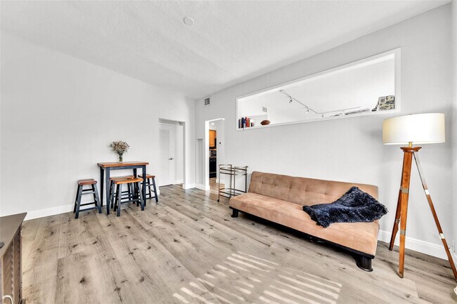 Foto del edificio - 805 NE 17th Ave