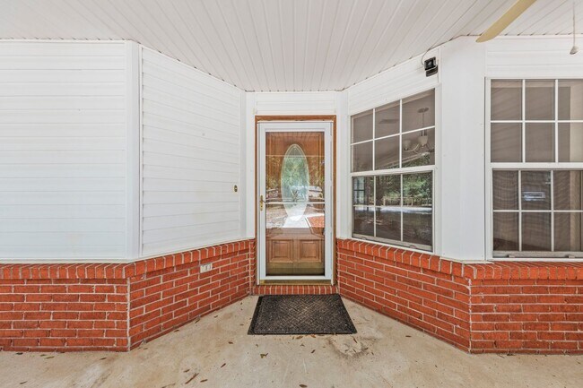 Foto del edificio - 4 Bedroom Corner Lot Home  With Tons of Sp...