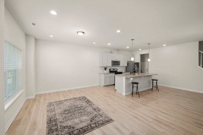 Open and spacious - 940 Robbie Jackson Ln