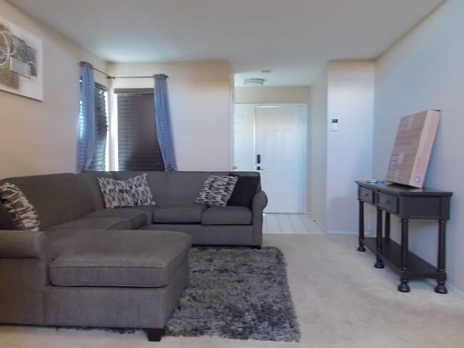 Foto del edificio - Comfort & Space in a Furnished Home