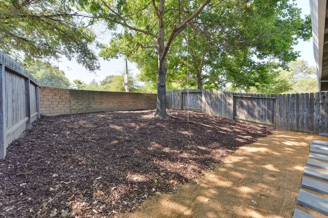 Foto del edificio - 4813-4815 Suncrest Way