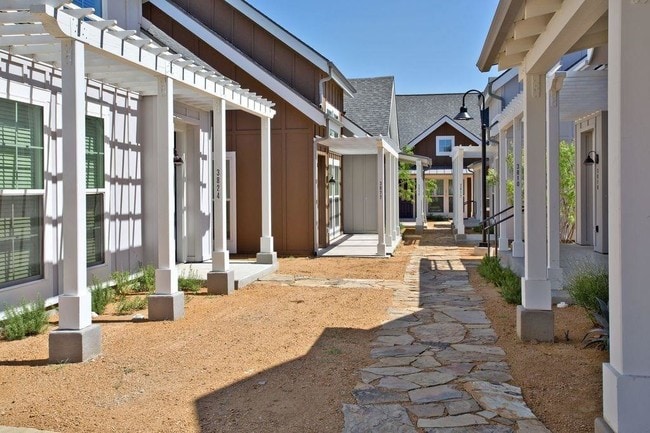 Building Photo - 4500 Southridge Dr