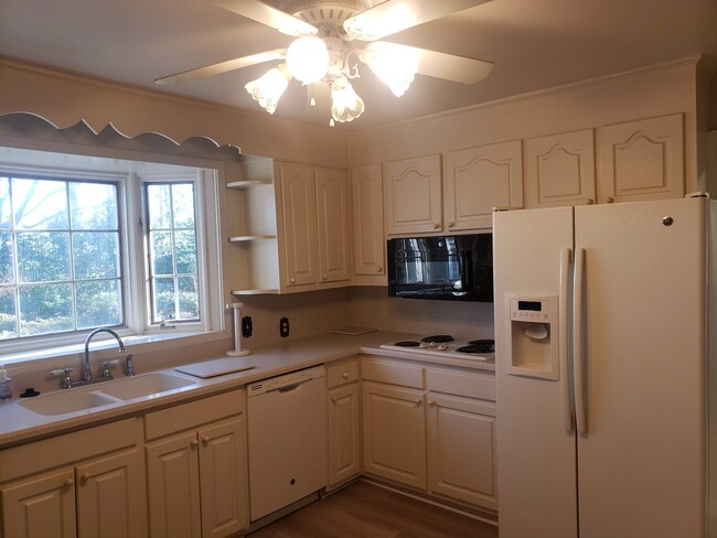 Building Photo - 406 Brushy Creek Rd