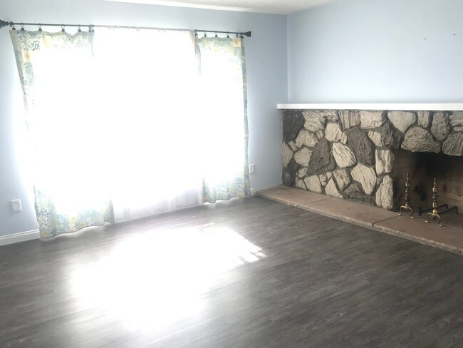 Foto del edificio - 1642 Leon Ave