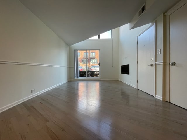 Primary Photo - 954 W Grace St