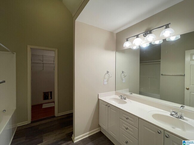Building Photo - 9130 Brookline Ln