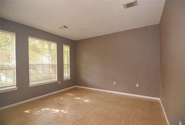 Building Photo - 3023 Hidden Mist Ct