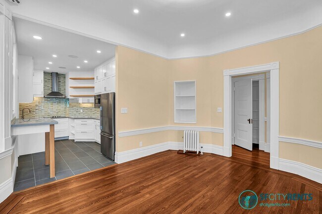 Foto del edificio - Pacific Heights: Remodeled Bi-Level Condo ...