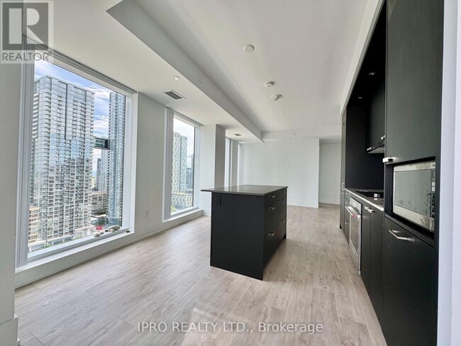 Photo du bâtiment - 480-1480 Front St W