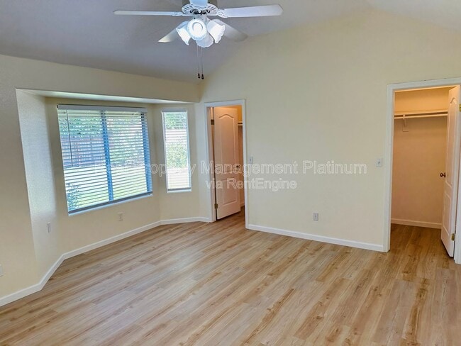 Building Photo - 8552 N Meridian Ave
