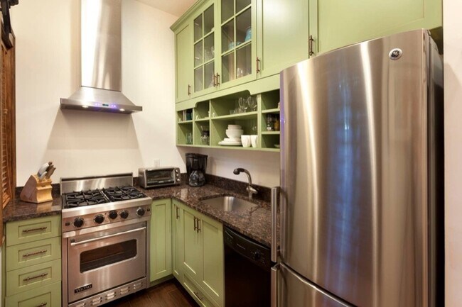 Foto del edificio - 1845 N Wilmot Ave