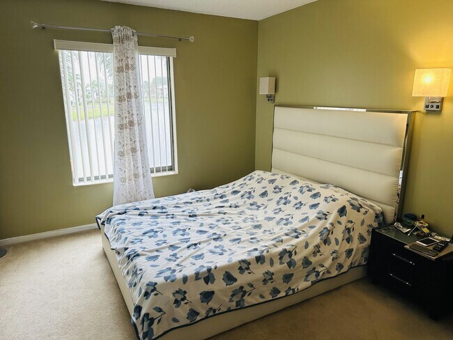 Building Photo - 1115 Green Pine Blvd