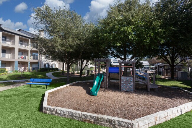 Patio de juegos - Lakeline Parmer Lane