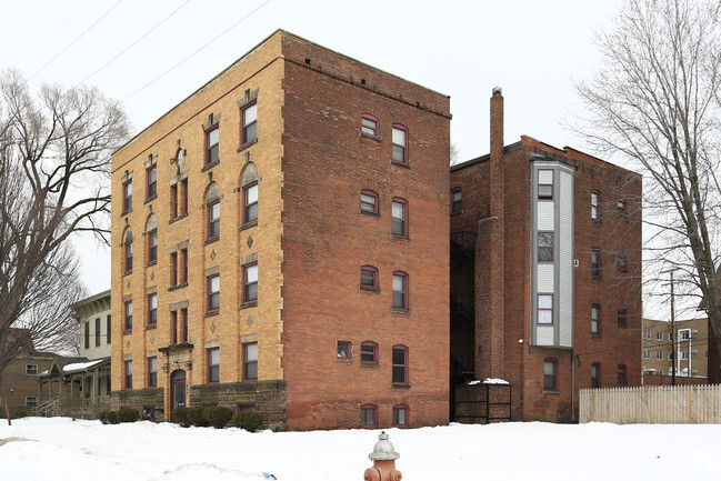 Building Photo - Clinton Apartment Building