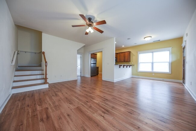 Foto del edificio - Four Bedroom Available Near Five Points