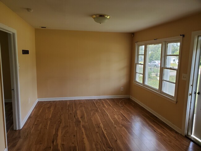 Building Photo - 3059 Collier Rd