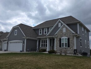 Building Photo - W239N3777 River Birch Ct