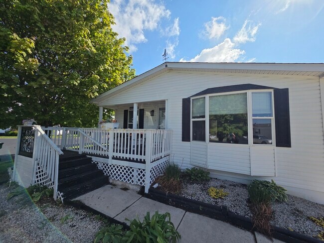 Building Photo - 649A Blue Bird Cir Unit 649A