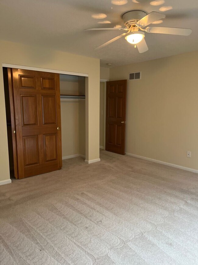 Foto del edificio - 492 Radcliff Dr