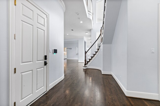 Building Photo - 4626 Braeburn Dr