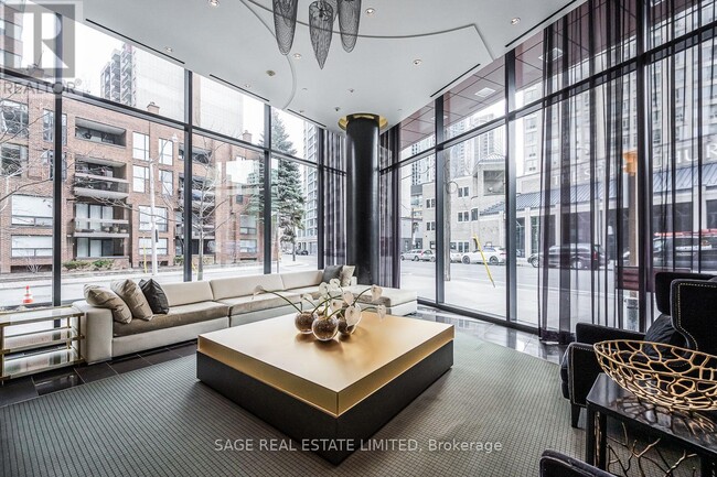 Building Photo - 32 Davenport Rd