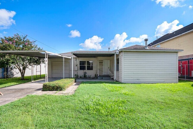 Building Photo - 12413 Almeda Genoa Rd