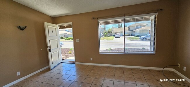 Foto del edificio - Orcutt Single Story Knollwood Terrace Condo with Attached One Car Garage