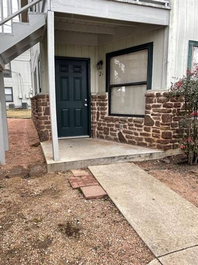 Building Photo - 296 Friendship Ln