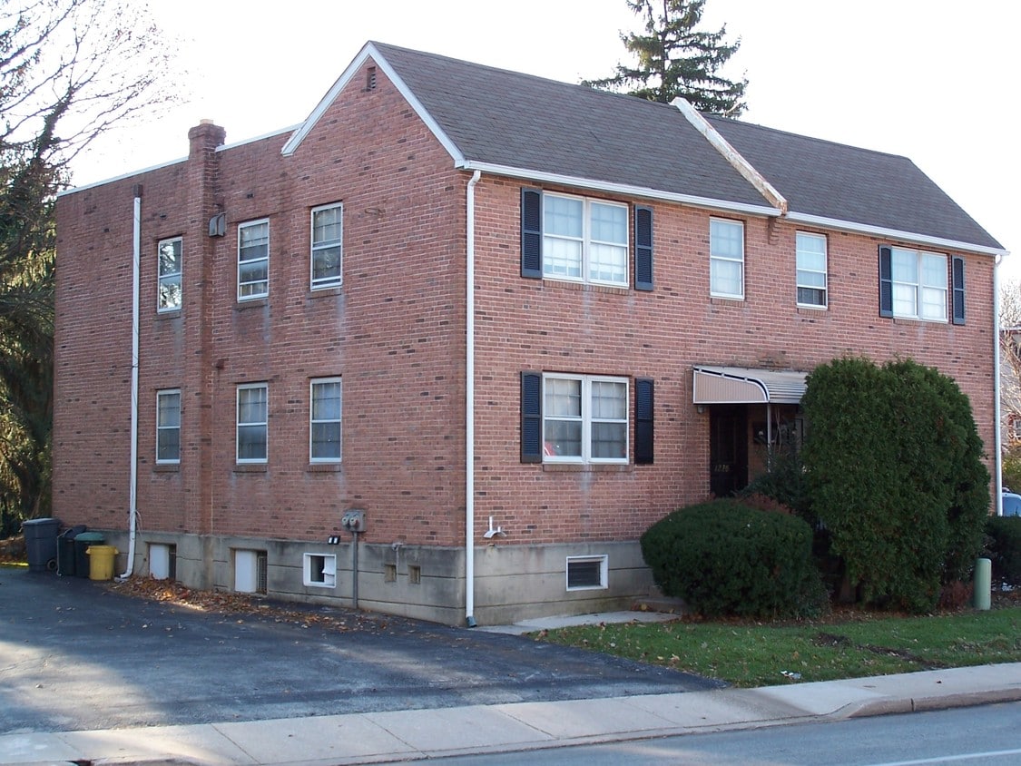 Building Photo - 1220 - 1222 County Line Rd