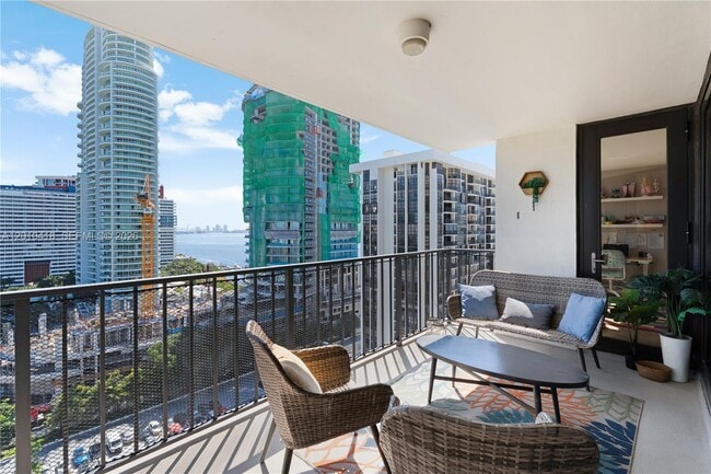 Building Photo - 1901 Brickell Ave