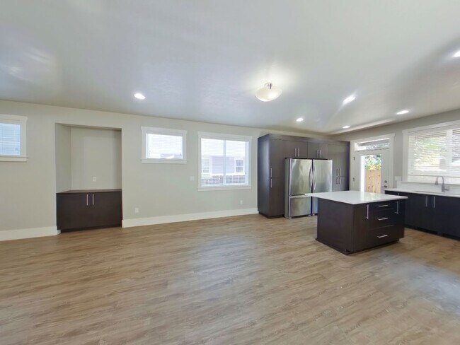 Foto del edificio - 335-337 NW 18th St.