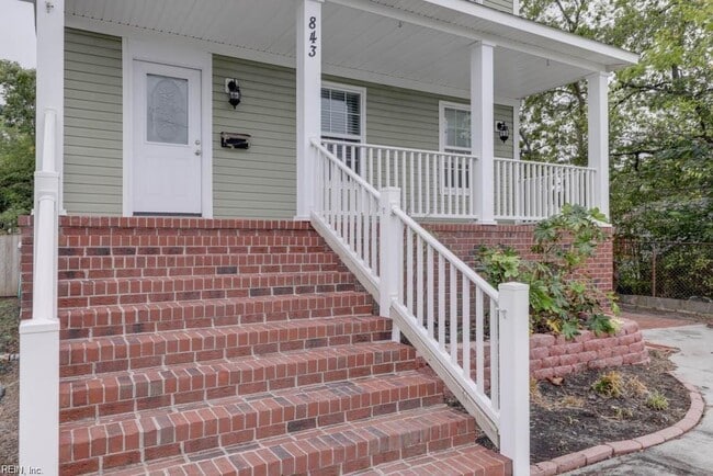 Photo - 843 W 51st St House