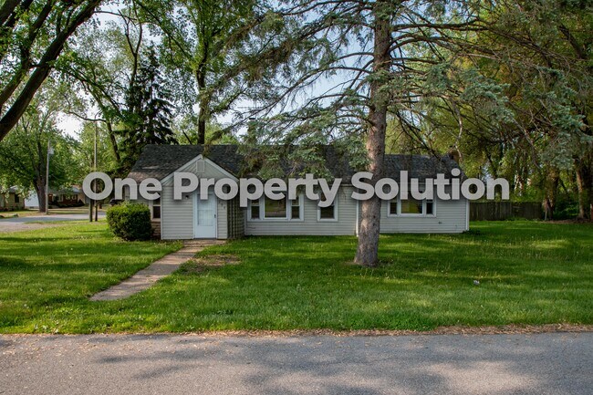 Building Photo - 200 E 69th Pl