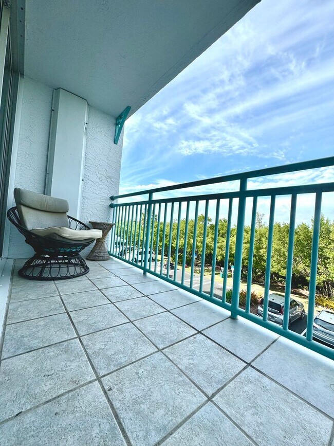 Building Photo - 2 Bedroom 2 Bathroom in the Salt Ponds Con...