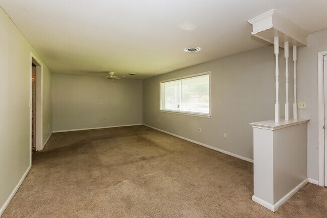 Building Photo - 3 Bedroom Jackson Home