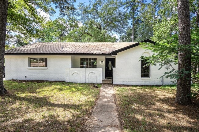 Building Photo - 1702 Athens Dr