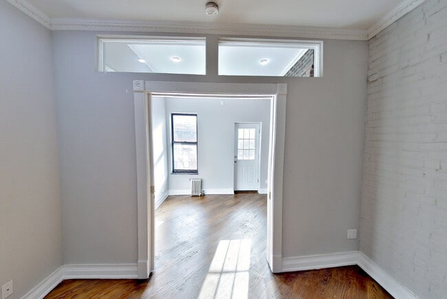 Building Photo - 279 E 10th St