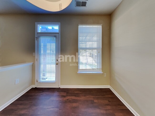 Building Photo - 133 Milroy Ln