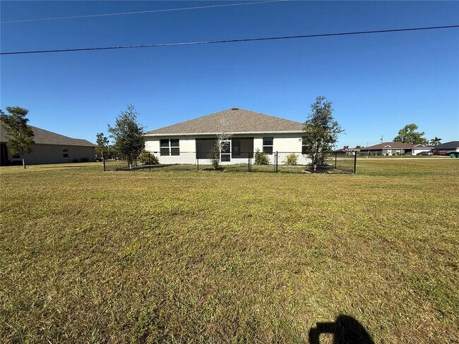 Building Photo - 25181 Doredo Dr