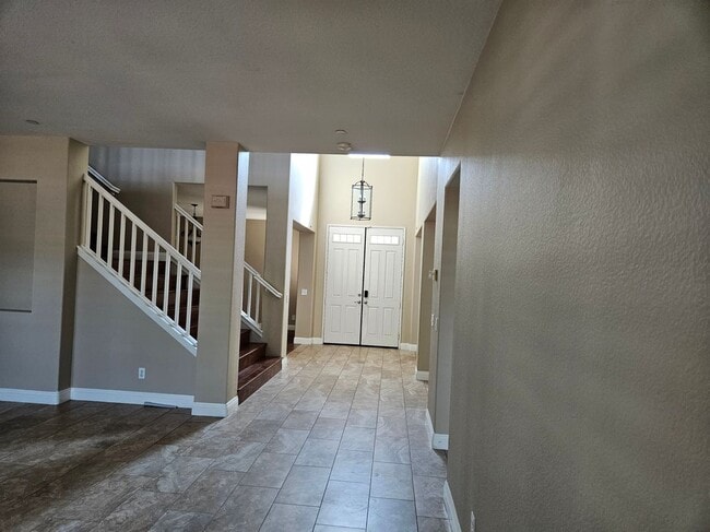 Building Photo - 410 Caliente Dr