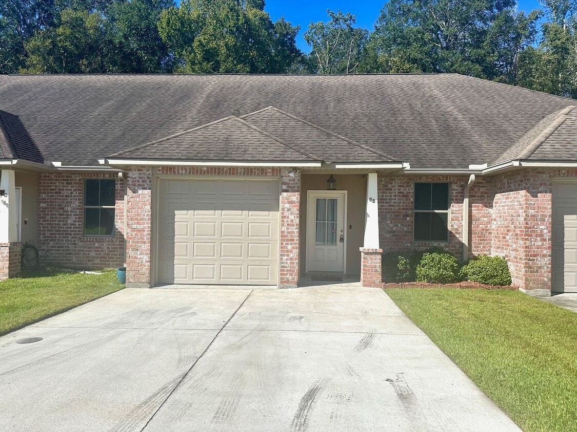 Foto principal - 10664 Florida Blvd